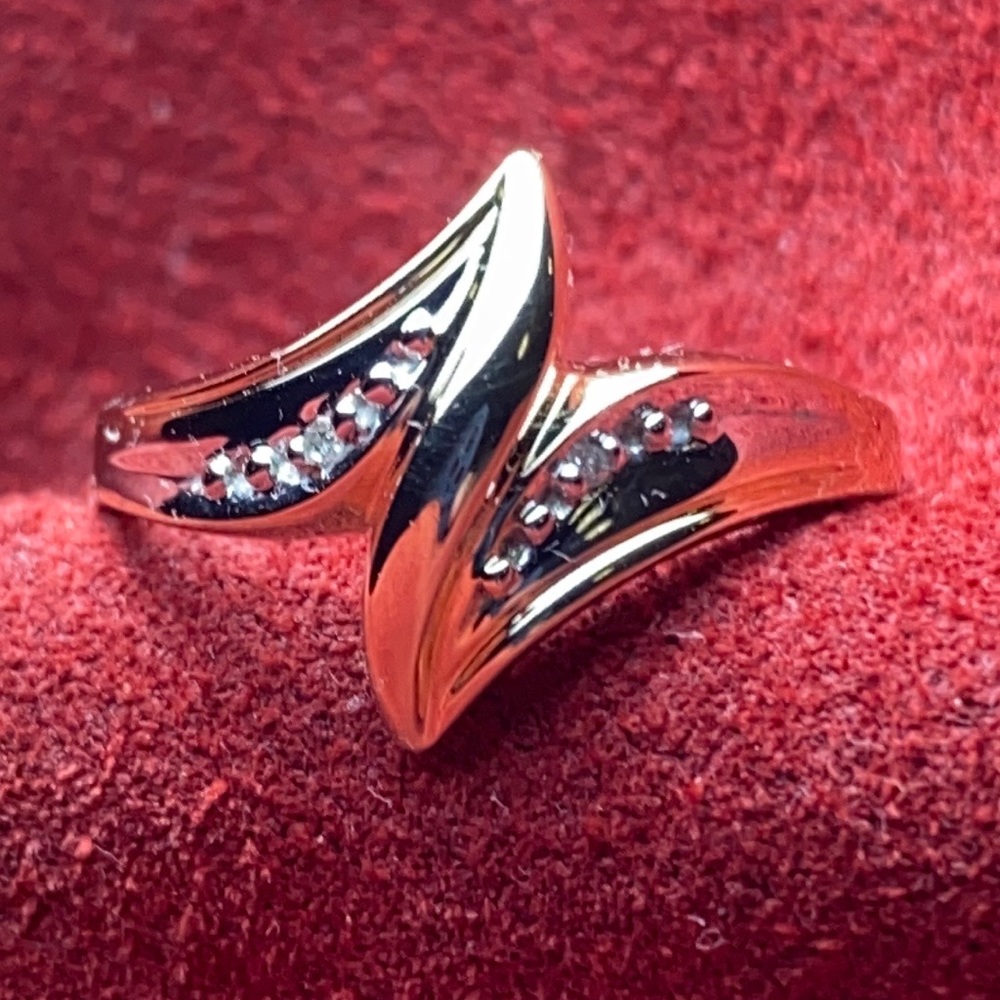 Solid 10K Gold & Diamond Ring 6.5